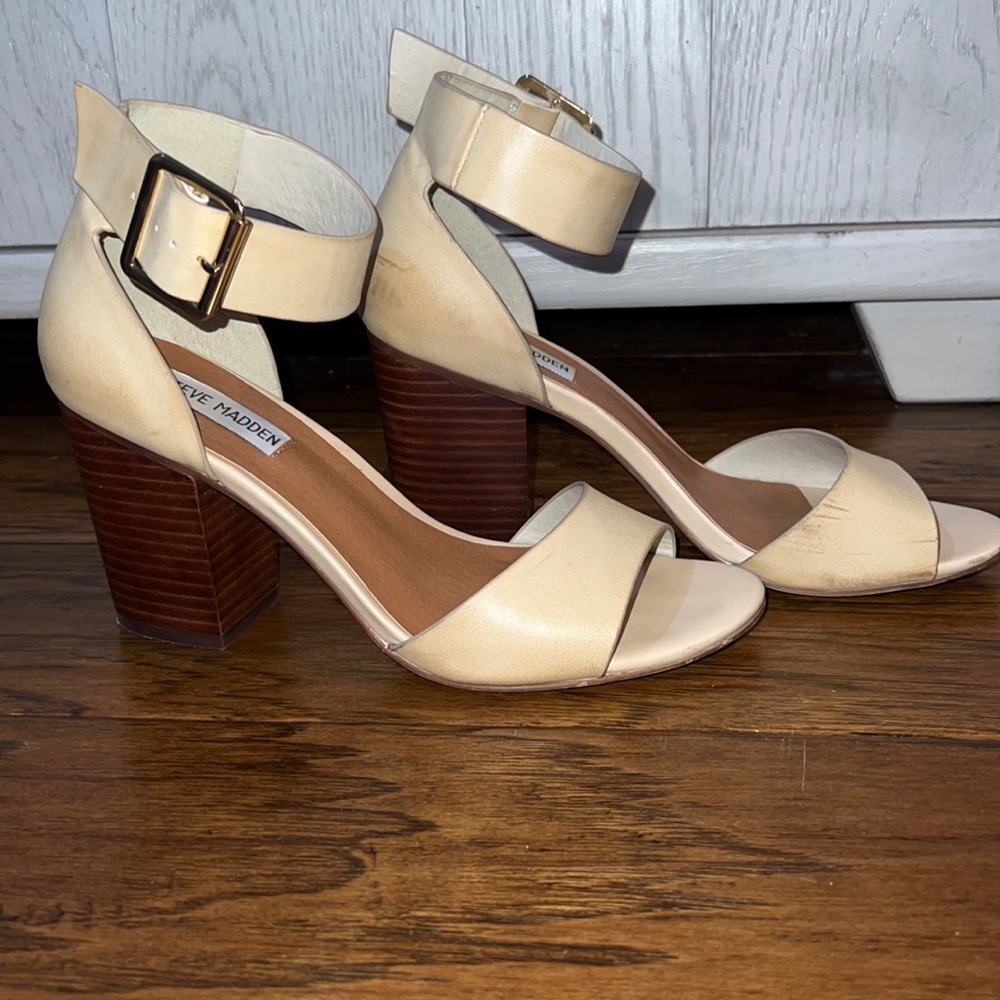 Cream/tan Steve Madden heels
